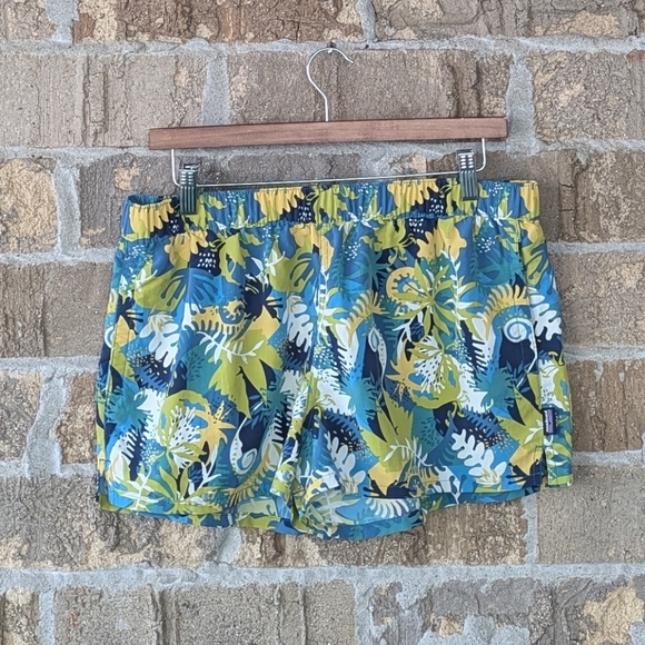 Patagonia Women's Barely Baggies Shorts 2½" Wild Waratah: Tasmanian Teal LARGE - Picture 1 of 7